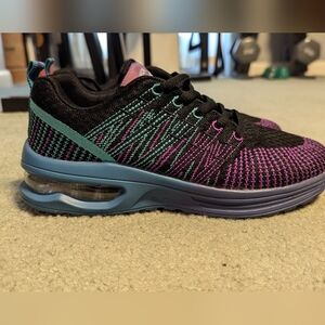 Women's walking shoe